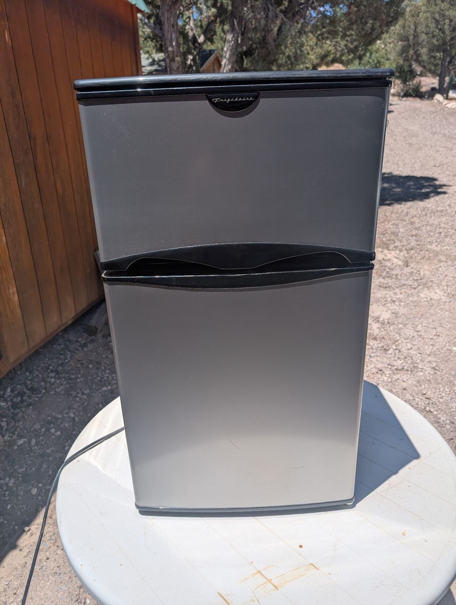 Mini fridge/freezer