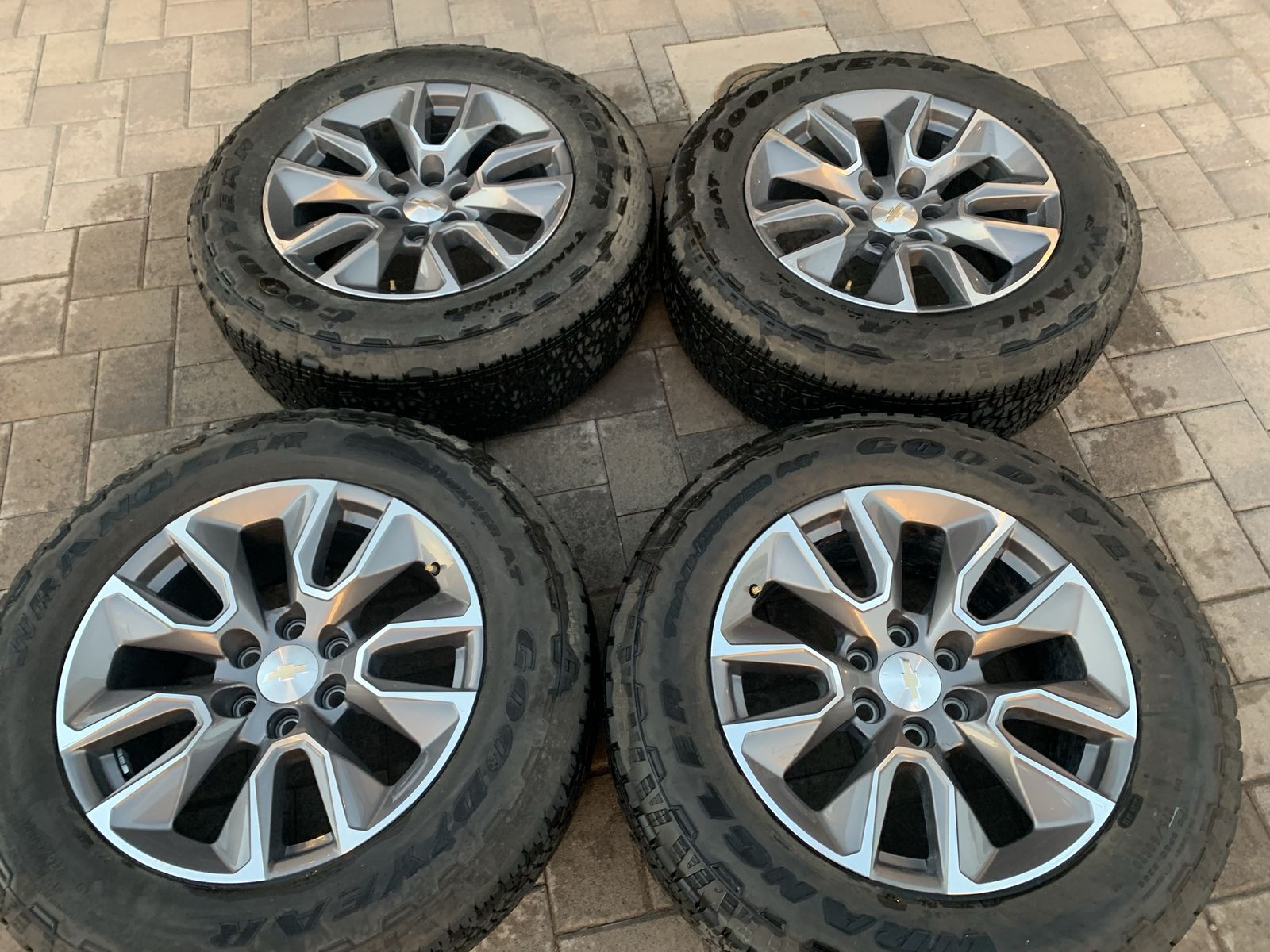 2021 Chevy OEM 20” wheels with Almost New Tires