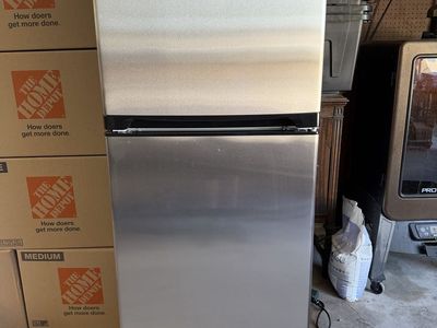Avanti 10 Cu. Ft. Stainless Steel Refrigerator/Freezer – Like New