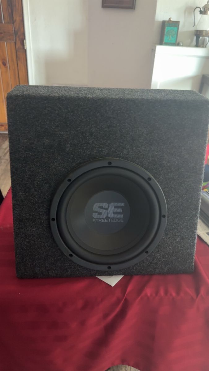 Streetedge Subwoofer with Alpine V12 MRV-F300 Amplifier