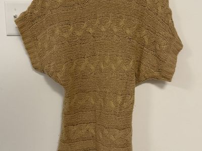 Knitted short sleeve sweater/blouse (Women's)