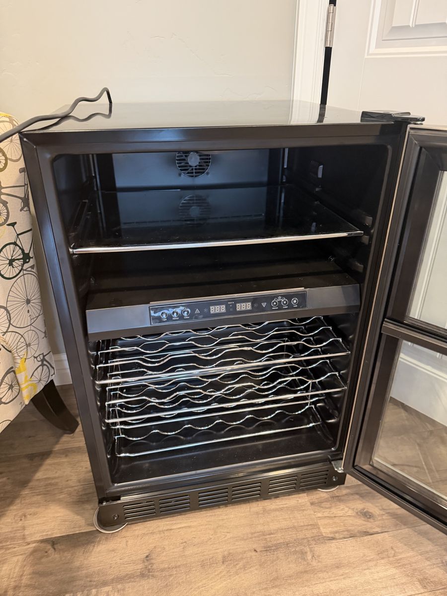 Free Magic Chef mini fridge. Needs repair. Front venting for under counter placement.