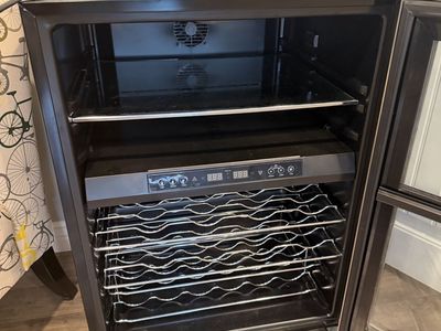 Free Magic Chef mini fridge. Needs repair. Front venting for under counter placement.