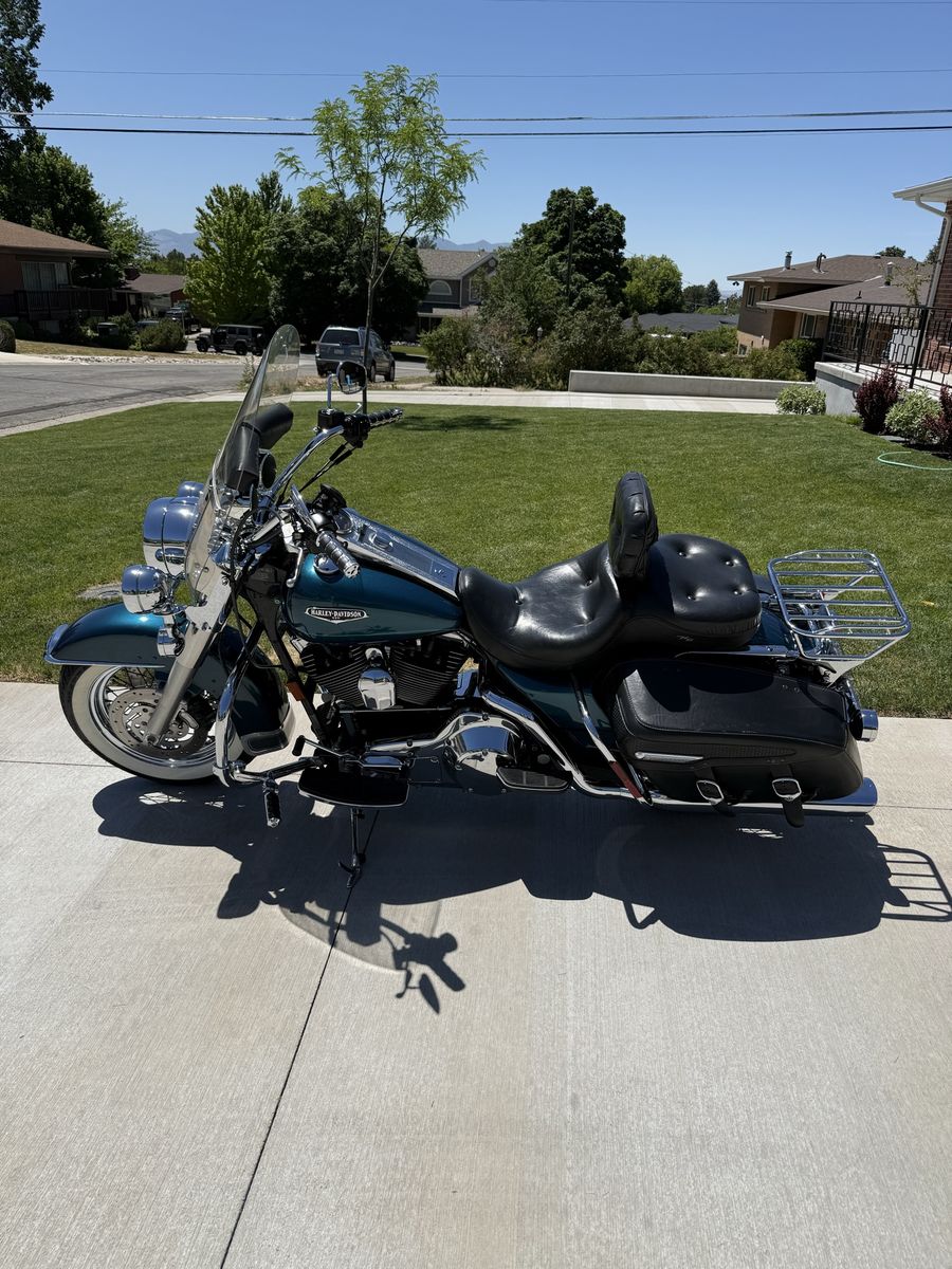 2004 Harley Road King Classic FLHRCI
