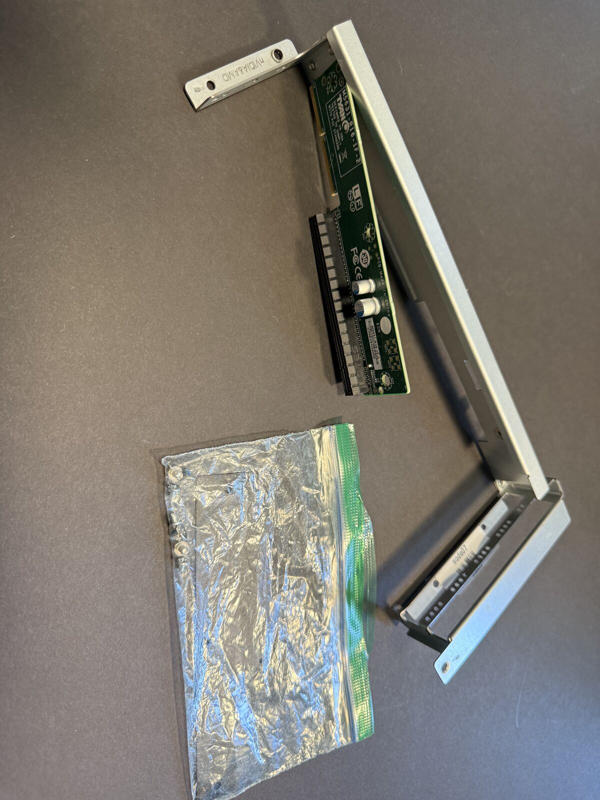 PCIe Riser x16 (Mech) to x8 (Elec) + Full Size GPU Support Bracket