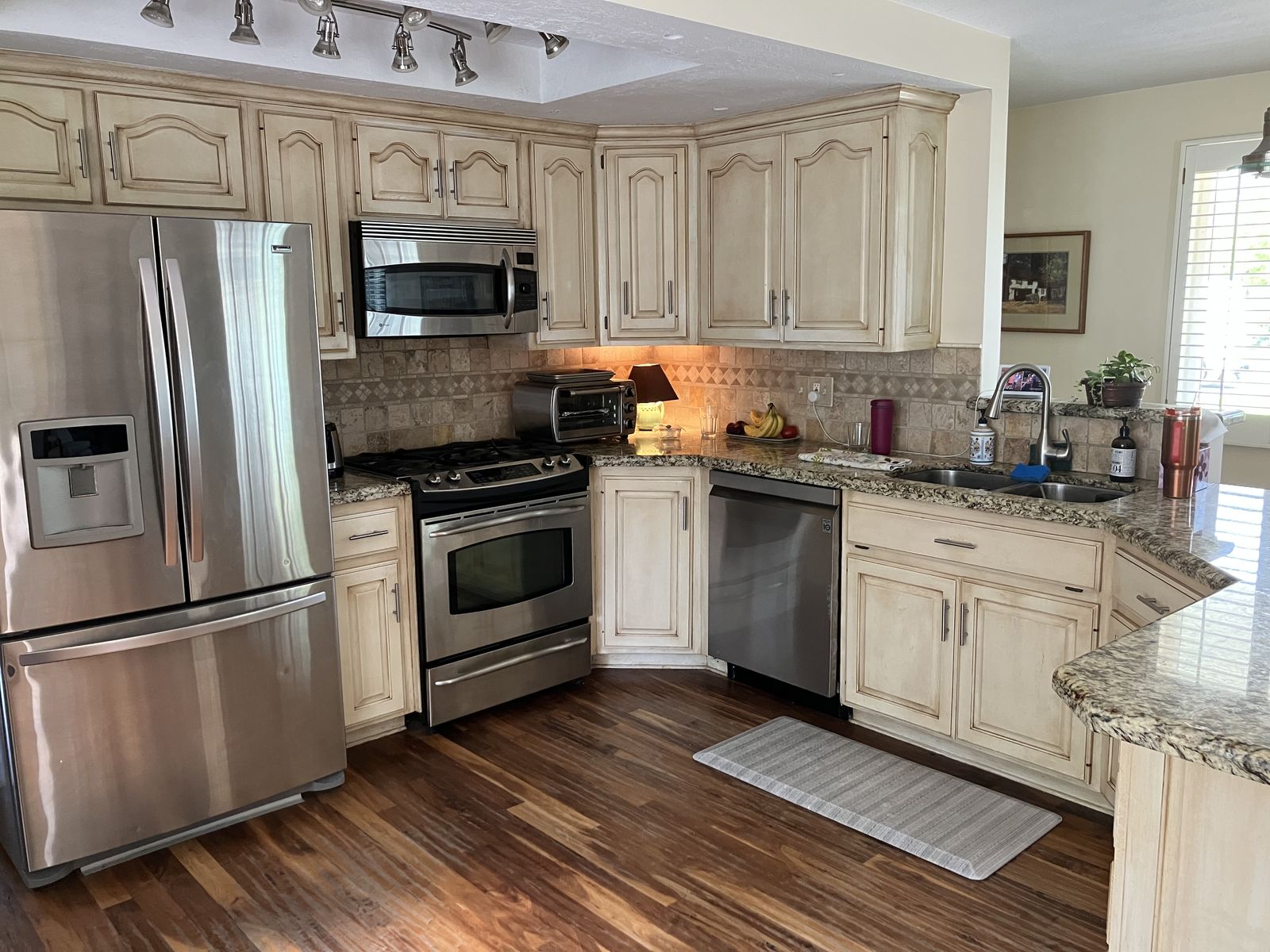 Kitchen Cabinets and Granite Countertops