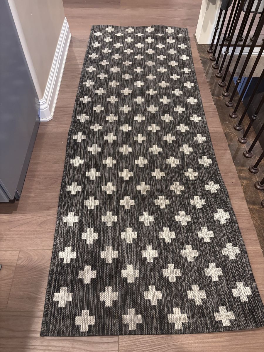 Indoor/Outdoor Runner Rug. Cleans Up Like A Dream!