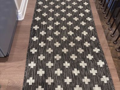 Indoor/Outdoor Runner Rug. Cleans Up Like A Dream!