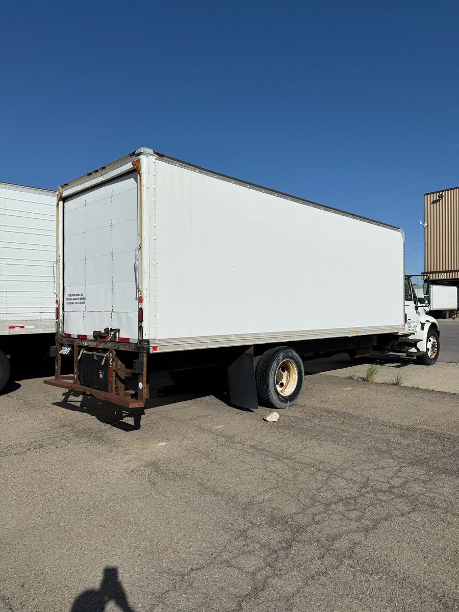 2005 International 4000 Series 4200 Box Truck