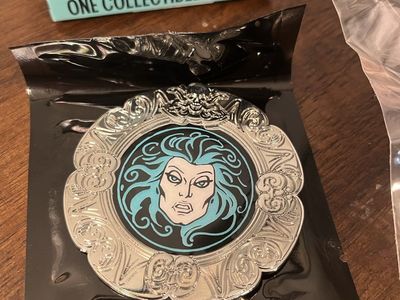 Disney Haunted Mansion Mystery Magnet Madame Leota Chase Variant