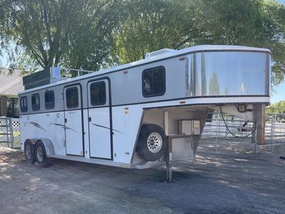 2005 Classic Monarch 3 horse gooseneck trailer