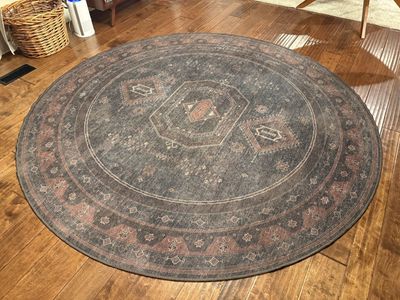 8ft round Ruggable with pad