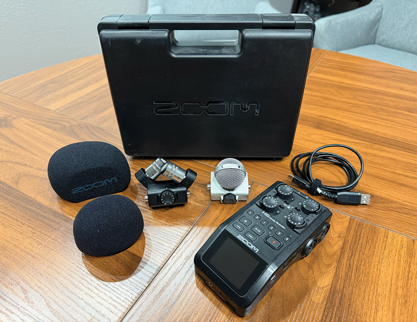 Zoom H6 Handy Recorder | 6-Track | Hard Case + 2 Capsules | Excellent