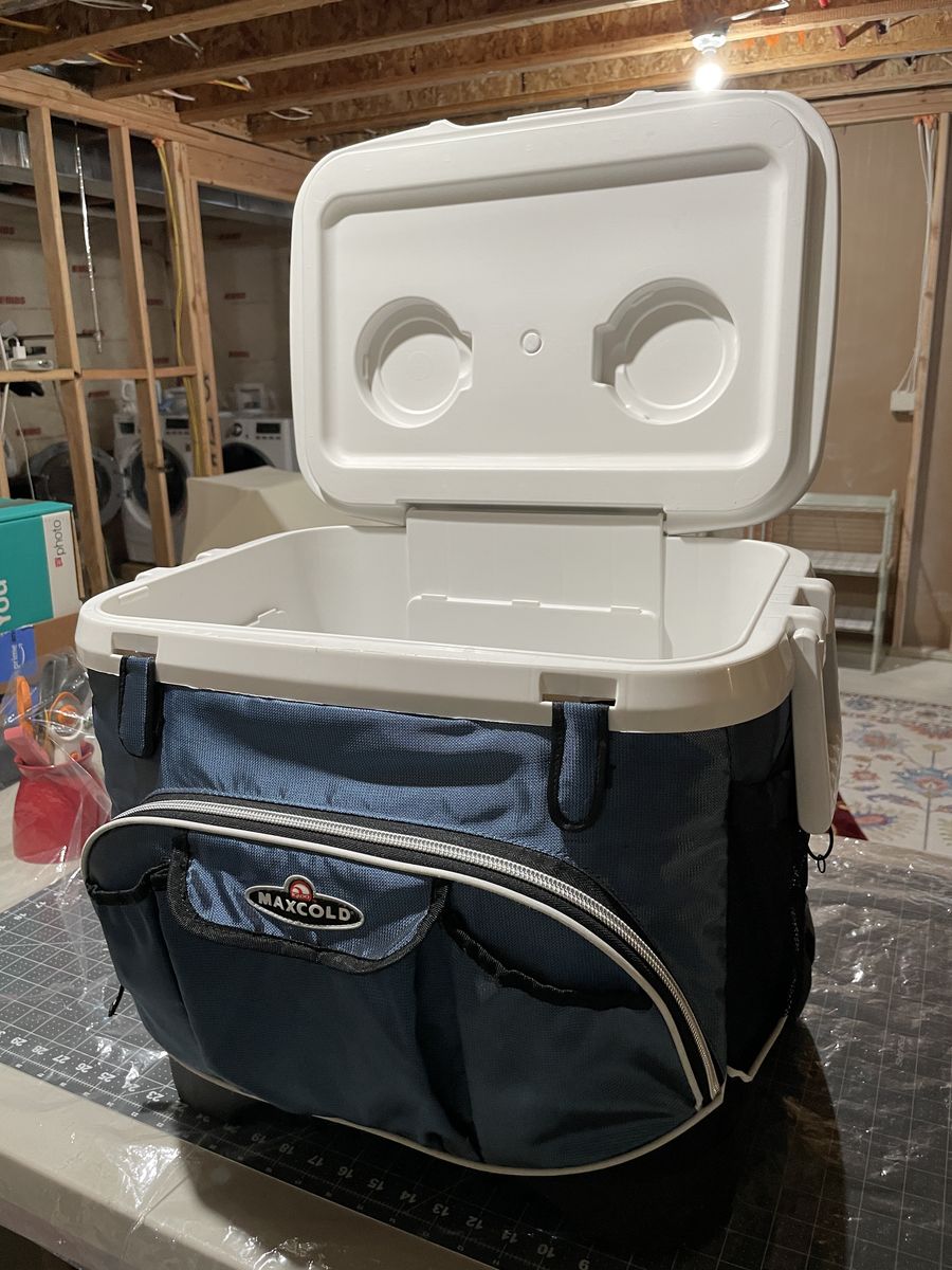 Rolling Cooler with Exterior Pockets