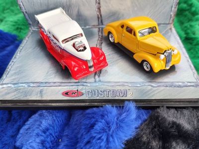 Hot Wheels '37 Chevy & '37 Coupe Custom II 2-Car Set - Yellow/Red Diecast Cars