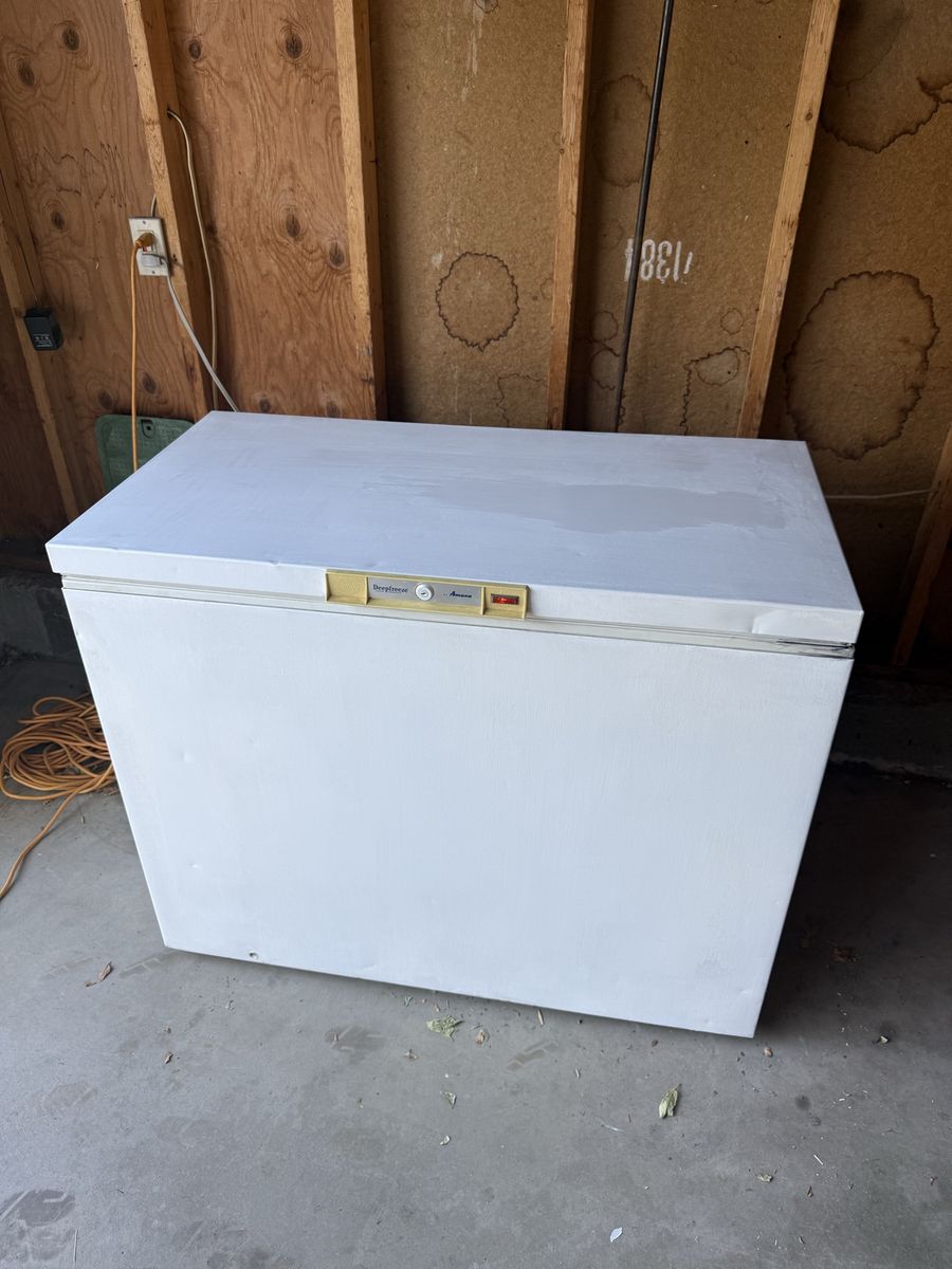 Amana Deepfreeze 10 Cu Ft White Chest Freezer