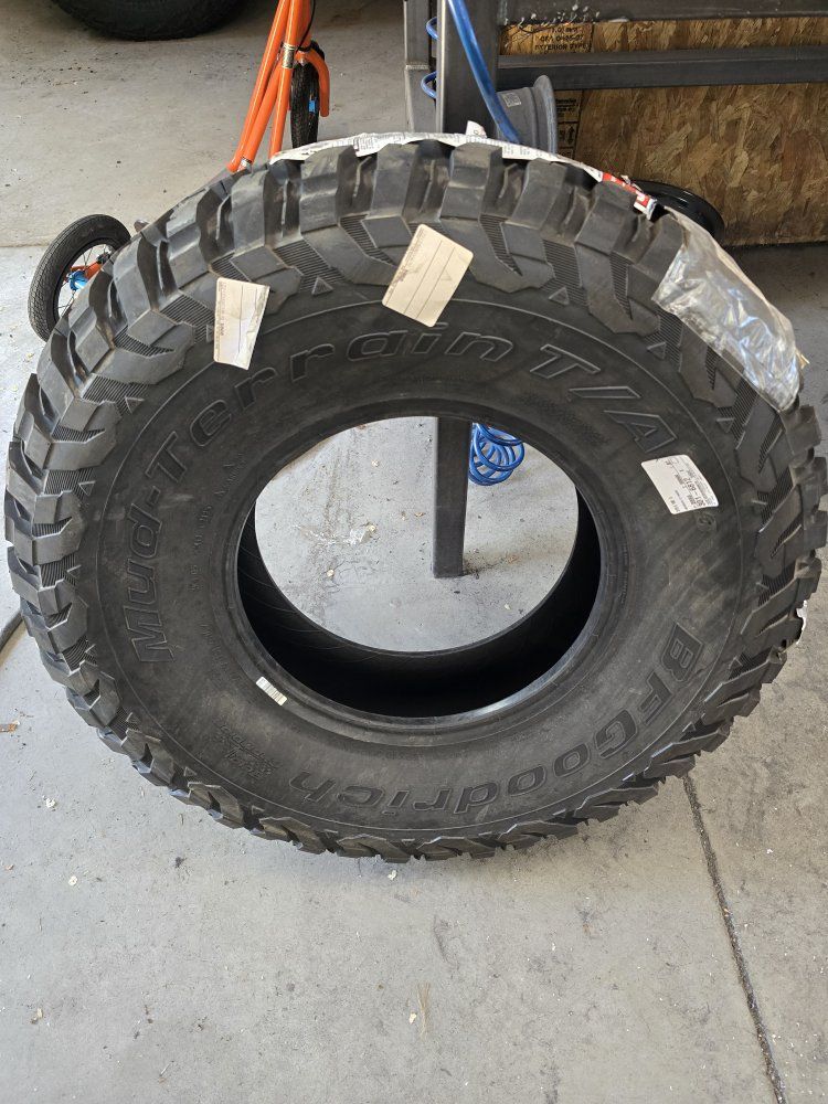 32x10R15 BFG KM3