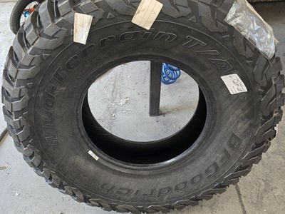 32x10R15 BFG KM3