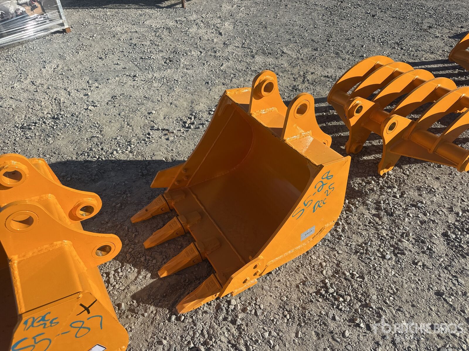 2025 24" Digging Bucket Fits Cat 305/307