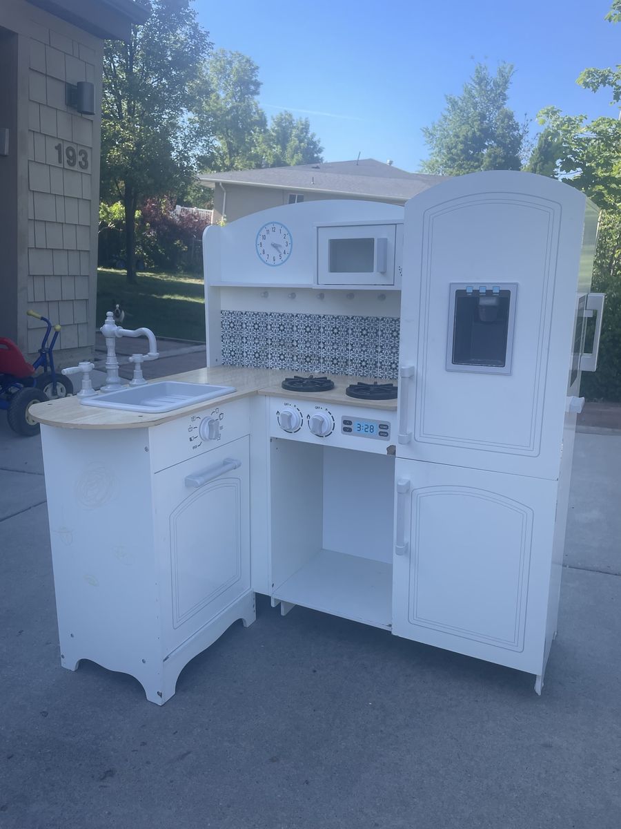 Play Kitchen