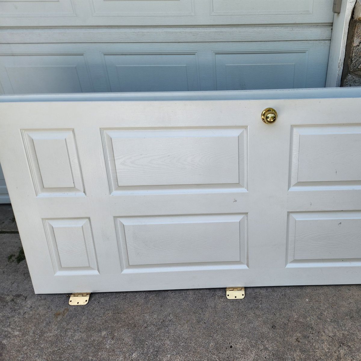2 Closet Doors