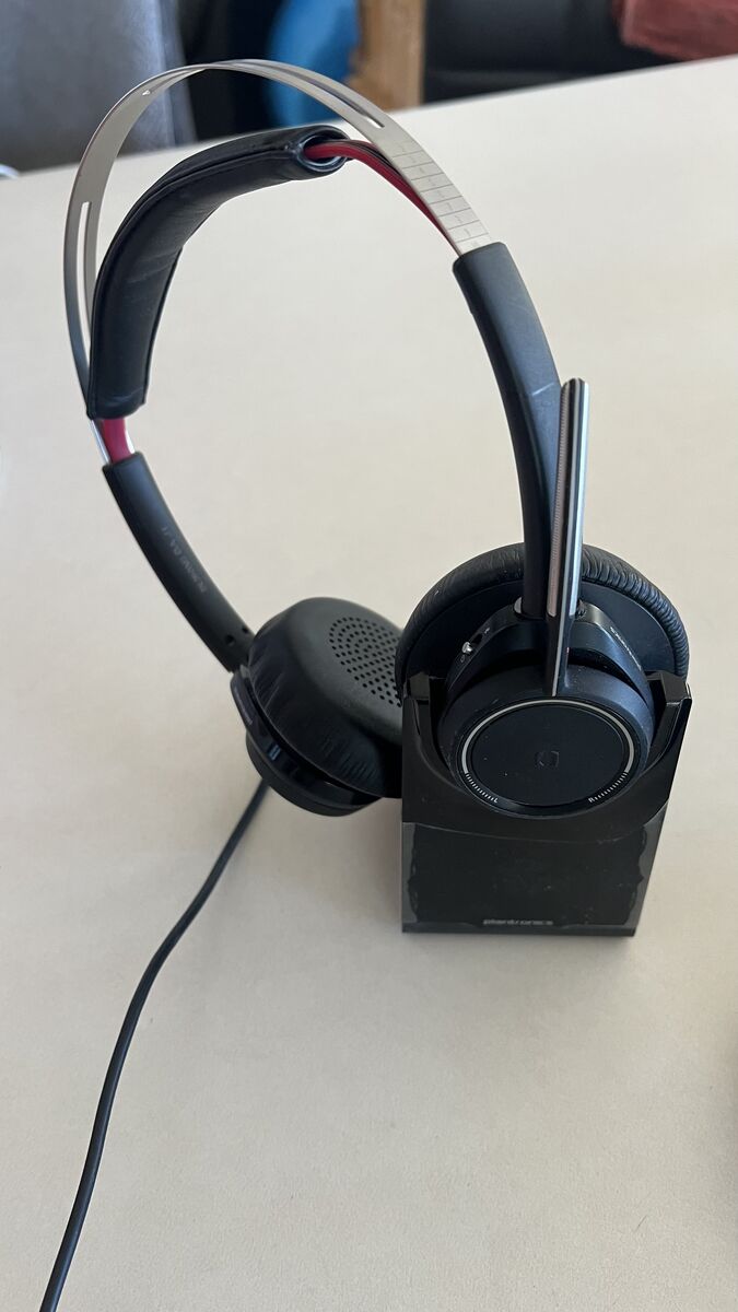 PLANTRONICS BLUETOOTH HEADPHONES MODEL B825