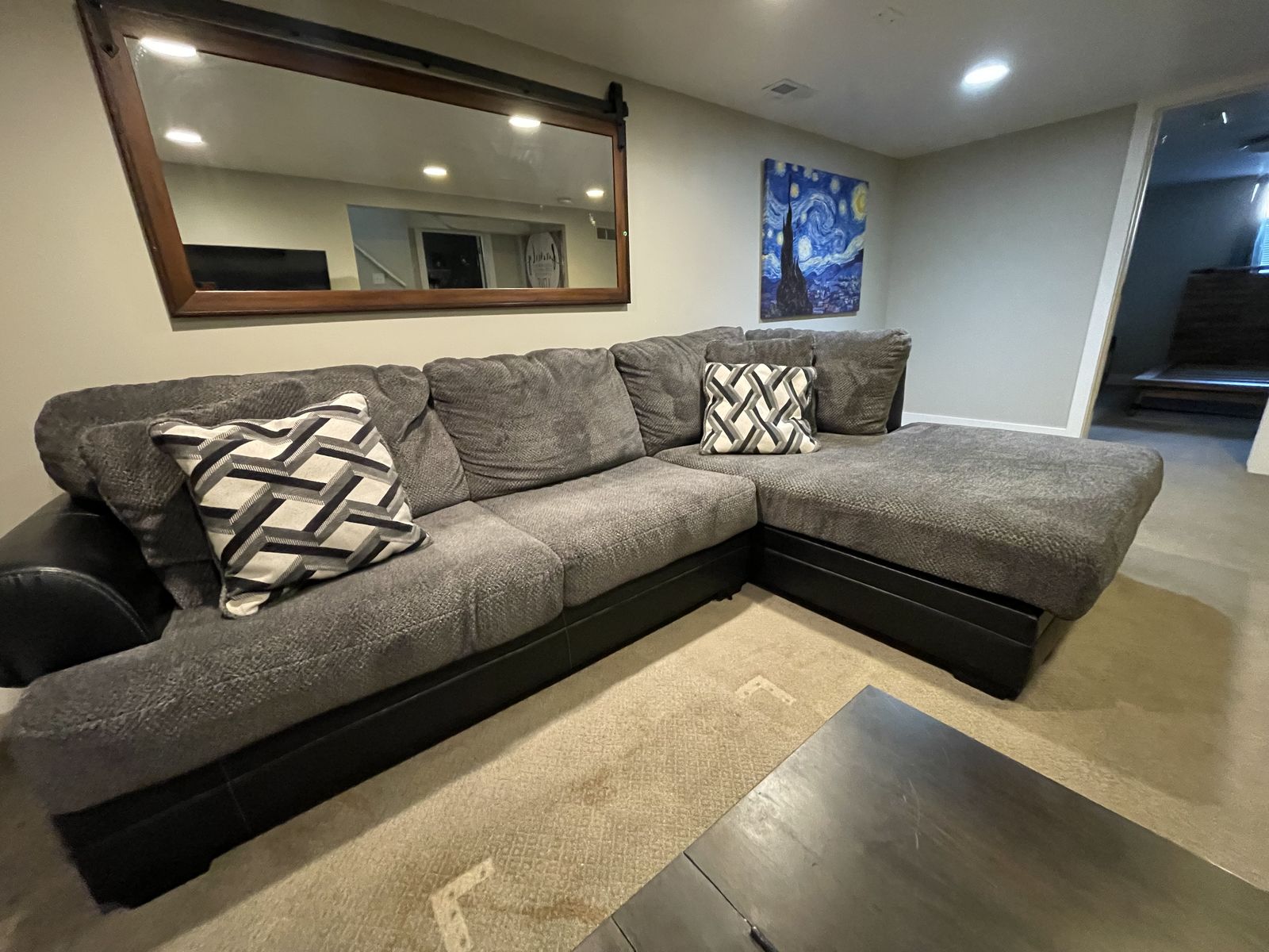 Large Plush Sectional Sofa – Excellent Condition