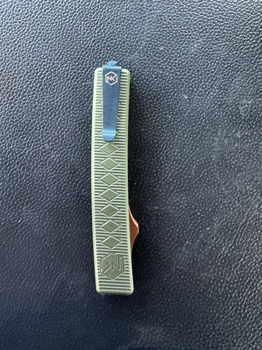Tactical Gear Automatic Out-the-Front (OTF) Pocket Knife with Damascus-style Blade