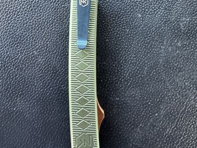 Tactical Gear Automatic Out-the-Front (OTF) Pocket Knife with Damascus-style Blade