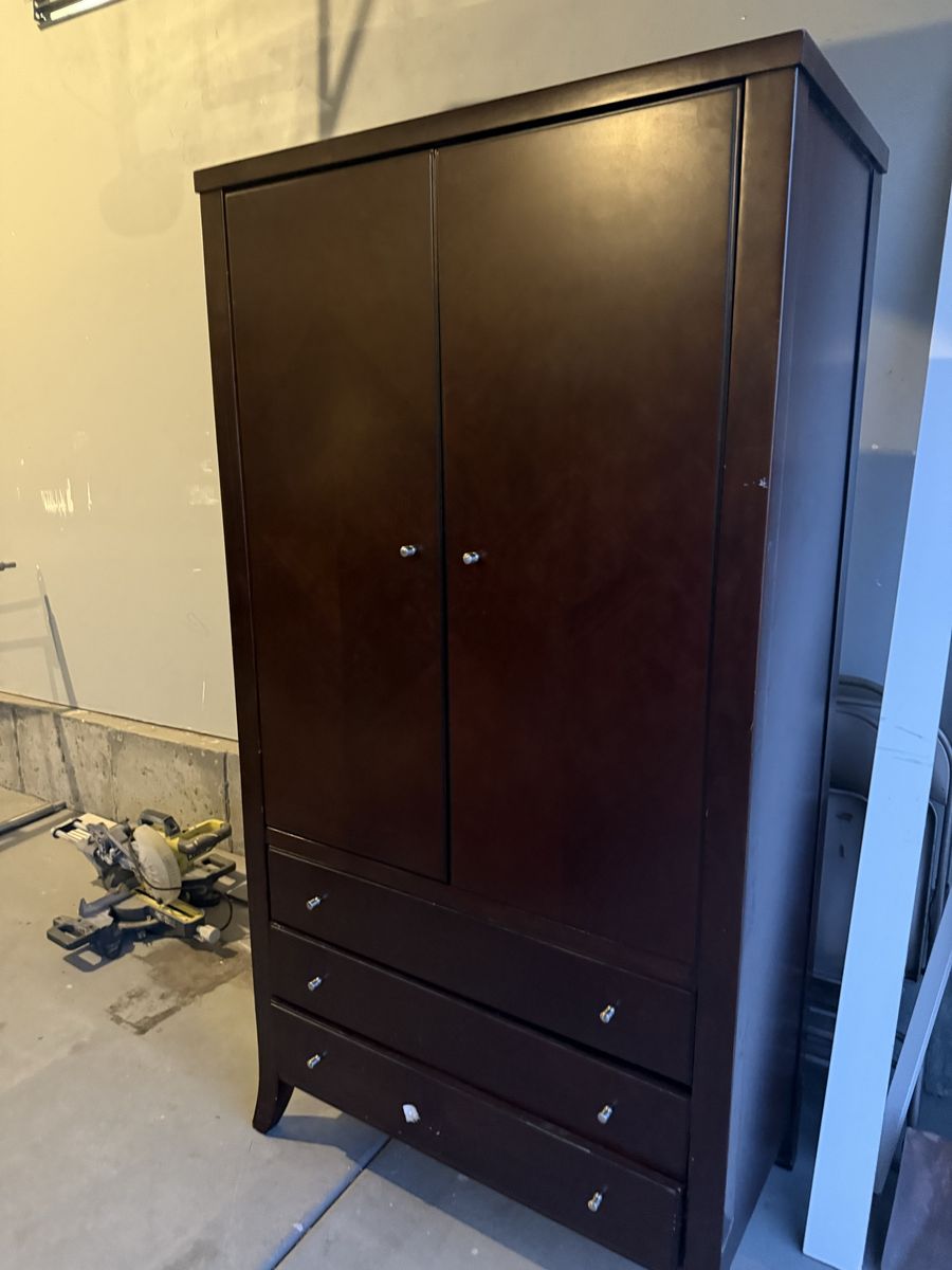 Closet wood 