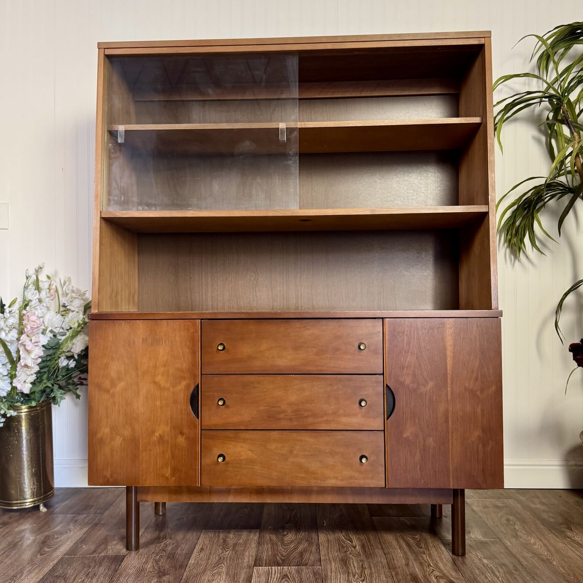 Mid-Century Modern Walnut Hutch / Display Cabinet