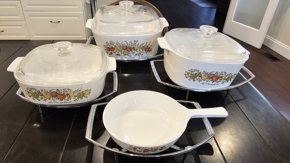 like new Vintage Corning ware set with lids