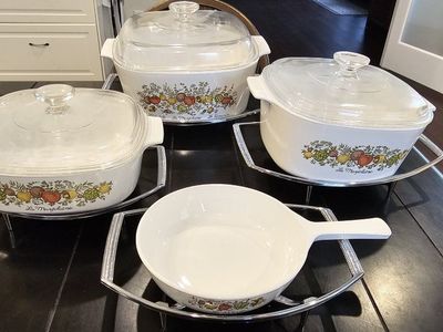 like new Vintage Corning ware set with lids