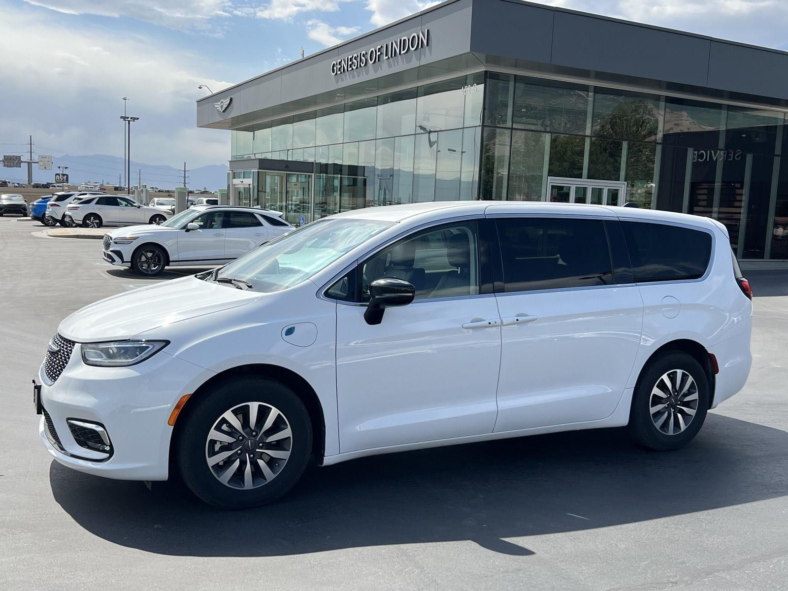 2024 Chrysler Pacifica Plug-In Hybrid Select