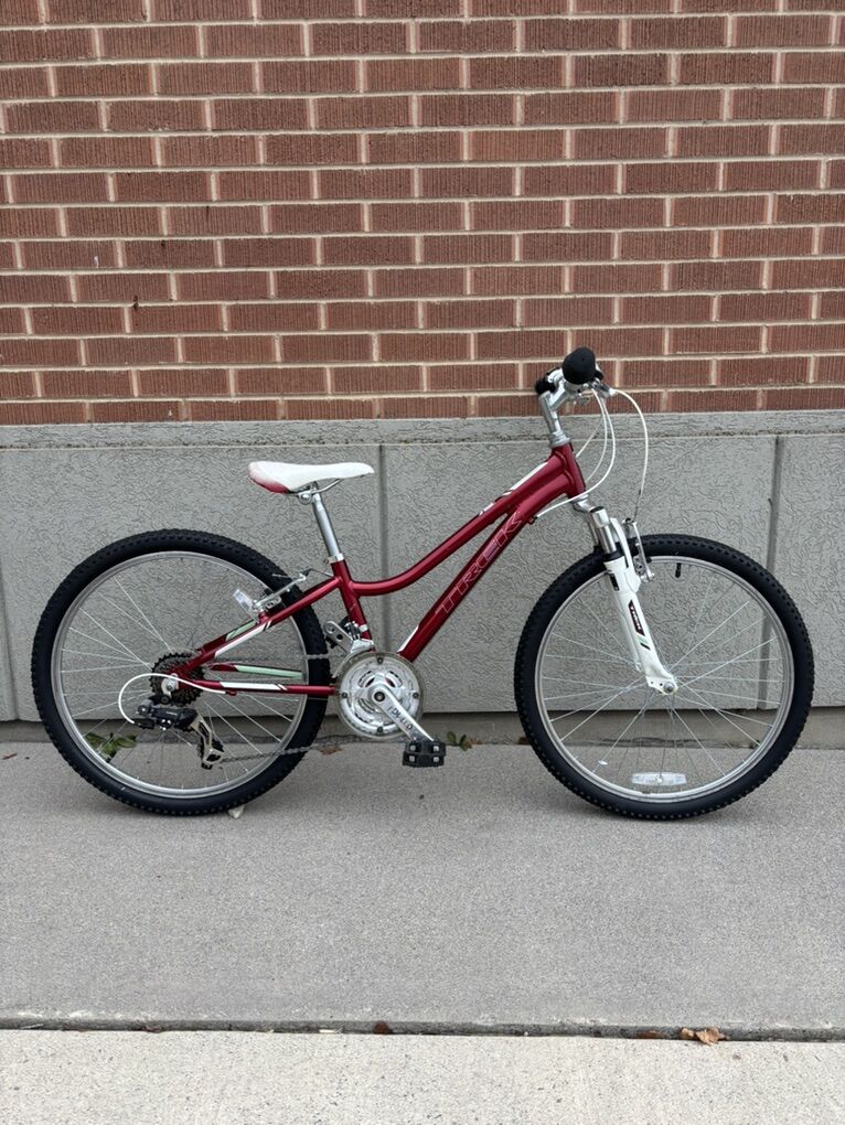 Trek Kid's Mountain Bike - 24 Wheels
