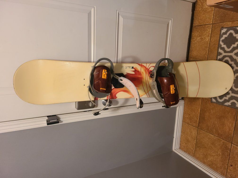155cm snowboard and bindings