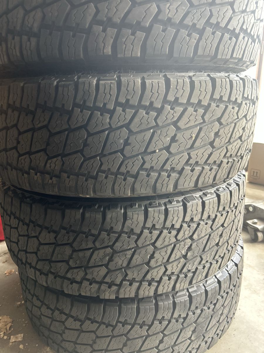 Tires 35 x 11.50 R2