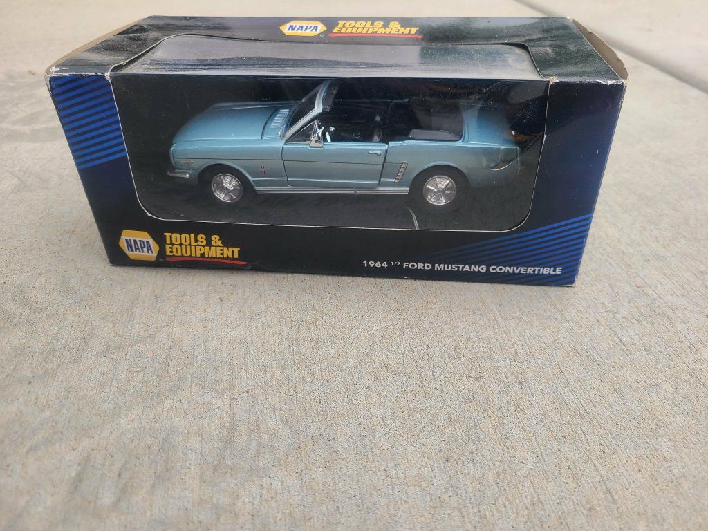 New 1964 1:24 Ford Mustang convertible replica