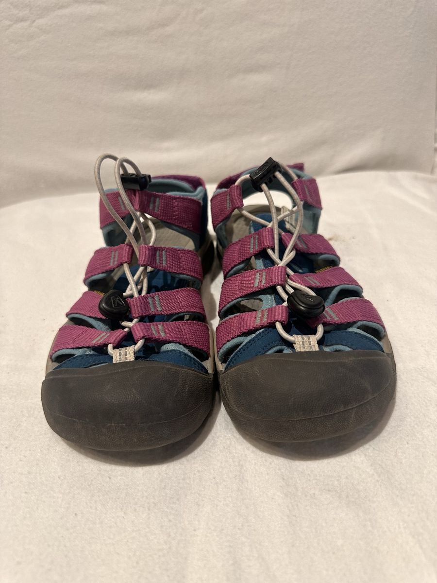 Keen youth, size 3 purple with blue trim, Wtrprf hiking sandals