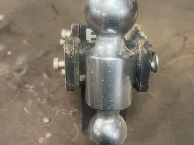 B and W Rear Bumper Hitch