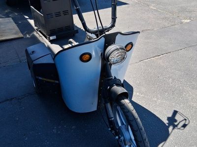 2006 America Chariot Electric Scooter - 3 Wheel, White/Black production 300
