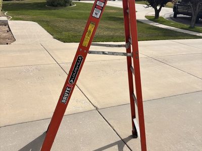 Nice Louisville brute 6’ fiberglass ladder like new