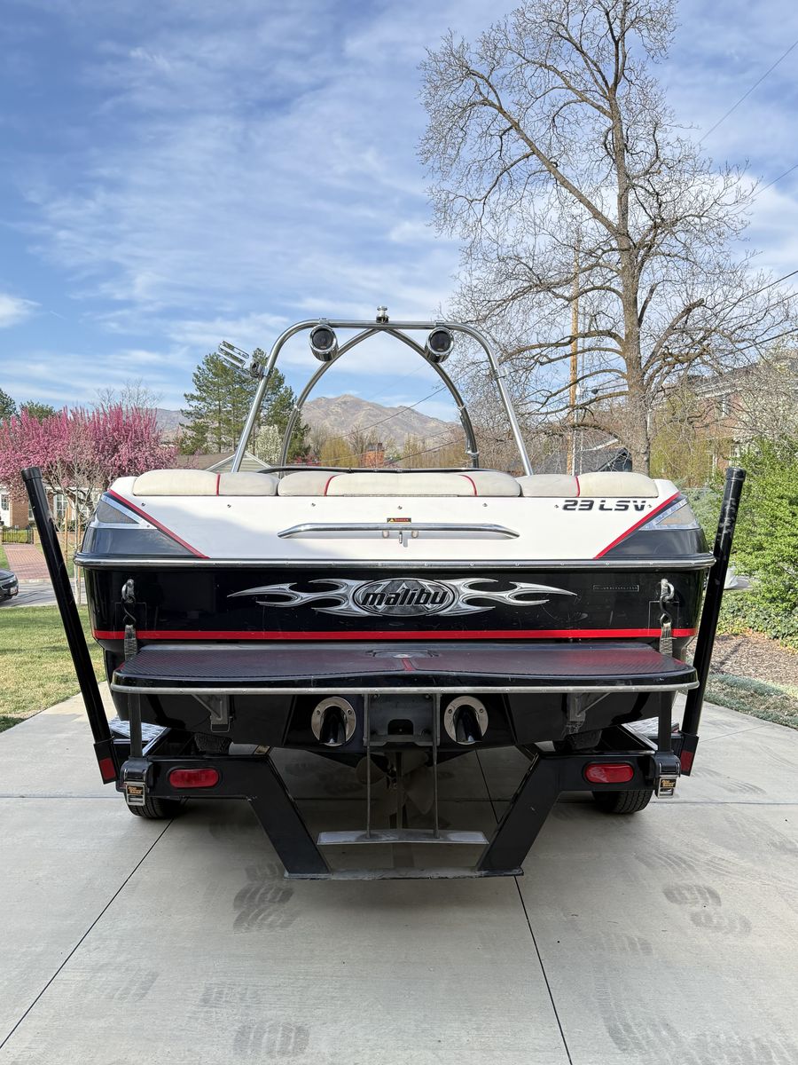 Ski. Wakeboard. Surf - Big-Block Malibu Sunscape 23 LSV