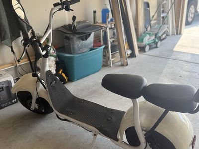 Lloyd- Electric Scooter