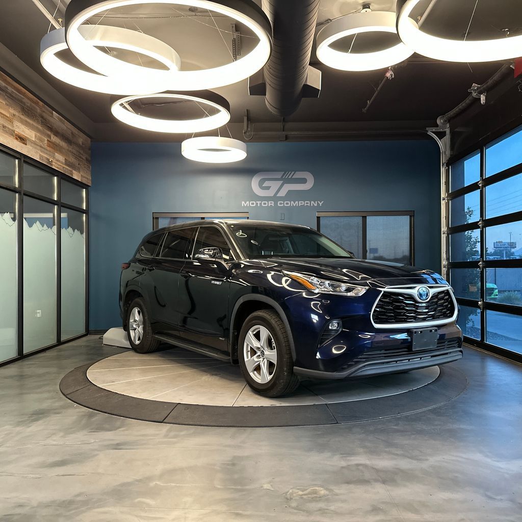 2020 Toyota Highlander LE