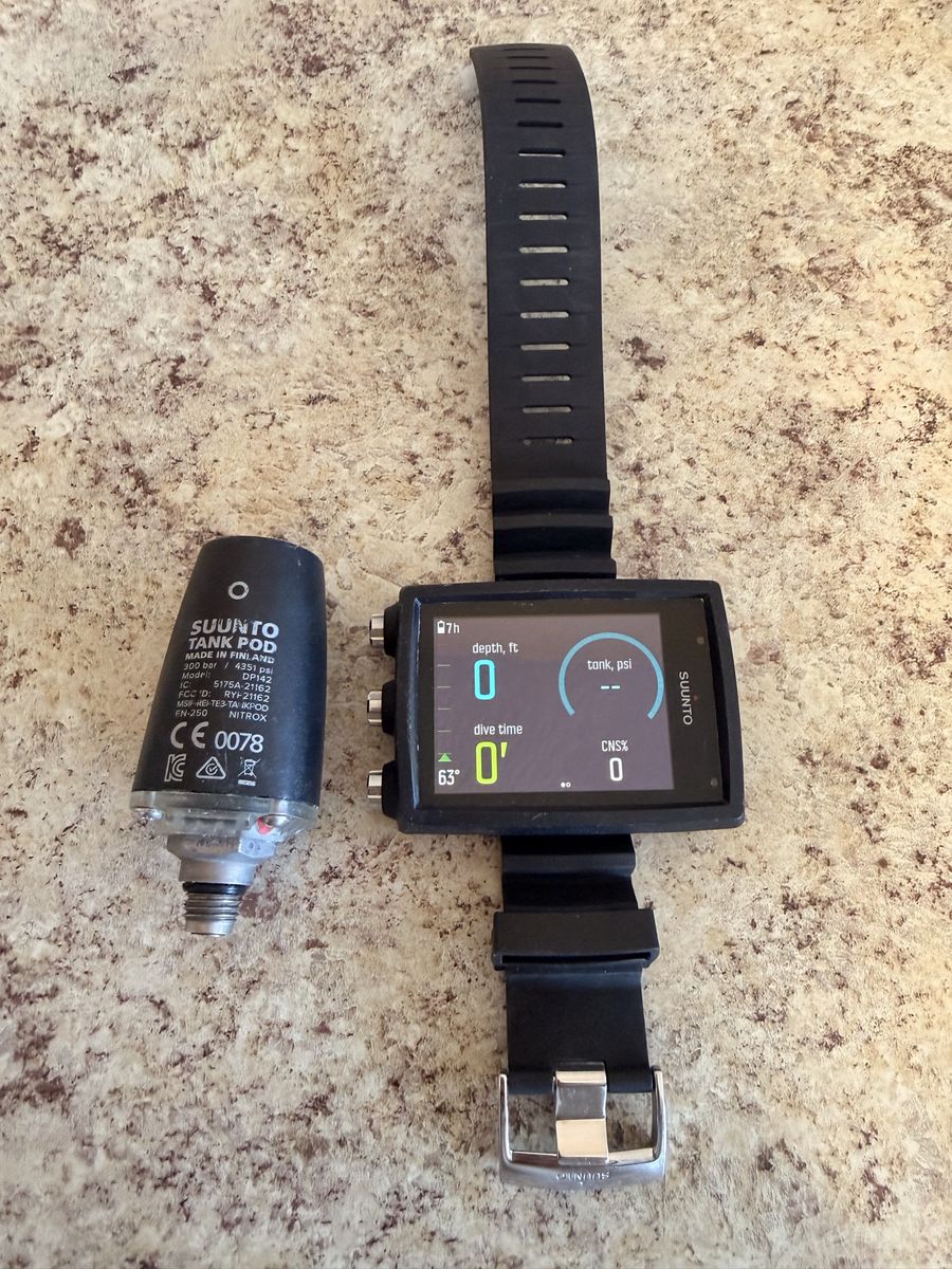SUUNTO EON CORE DIVE COMPUTER & Tank Pod
