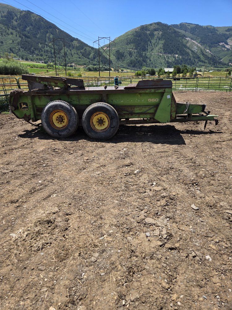 John Deere 660 Manure Spreader