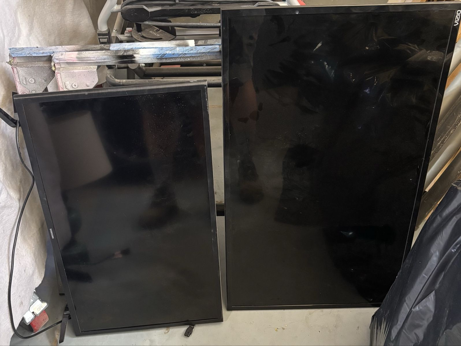 Samsung & Vizio Black Flat Screen TVs - 24" & 32" for Parts/Repair