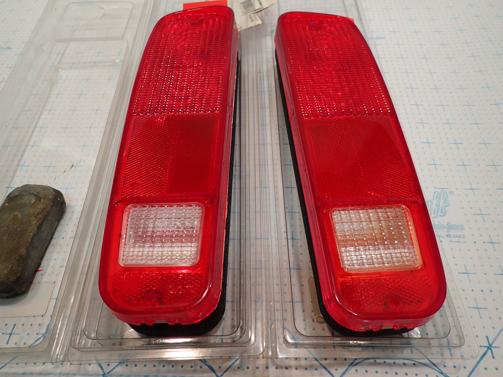 Ford Tail Light + Gasket Left OR Right Fits 73-78 Pickup Truck 78-79 Bronco 75-91 Van