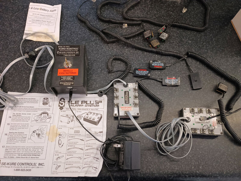 ALARM SYSTEM for display items, gun cabinet, Jewelry cases, electronics